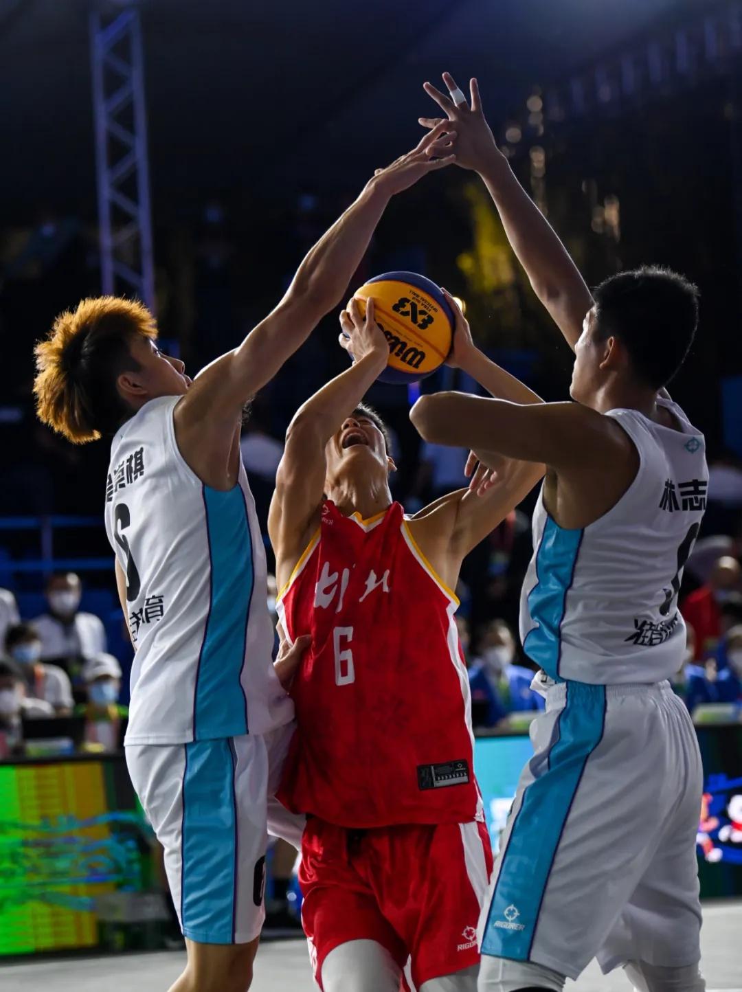 包含湖北篮球队斩获连胜，排名直逼前列窥探冠军的词条