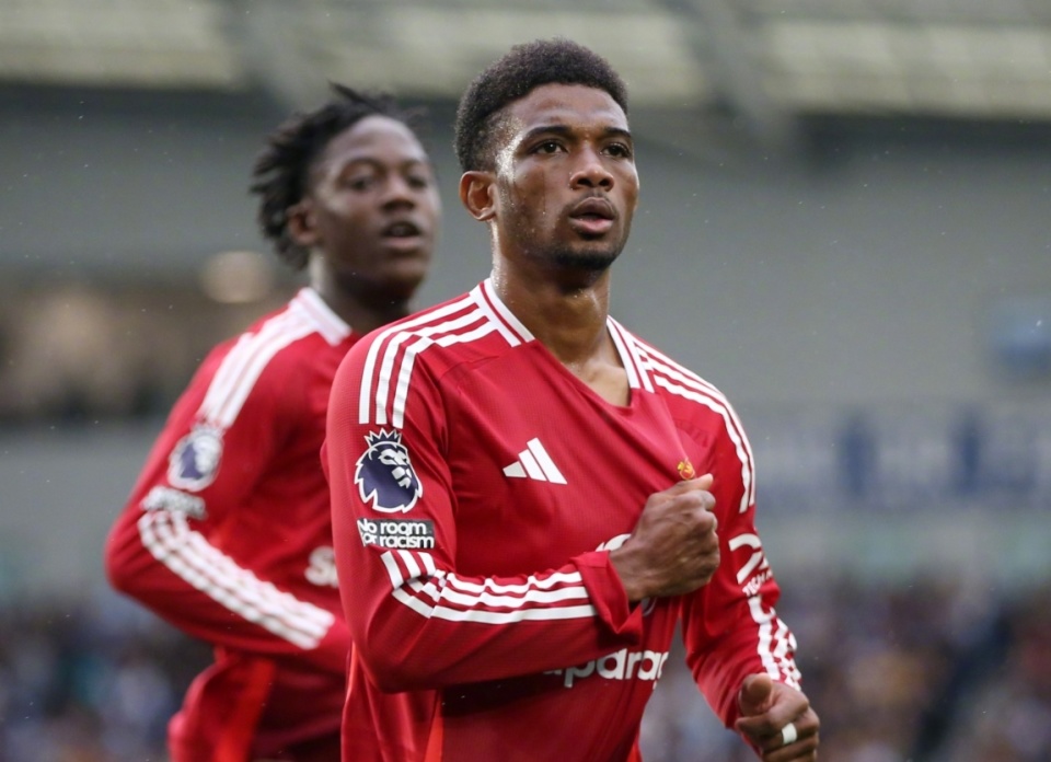 曼联赛前列队欢迎阿森纳，尊重对手尽显风度！的简单介绍