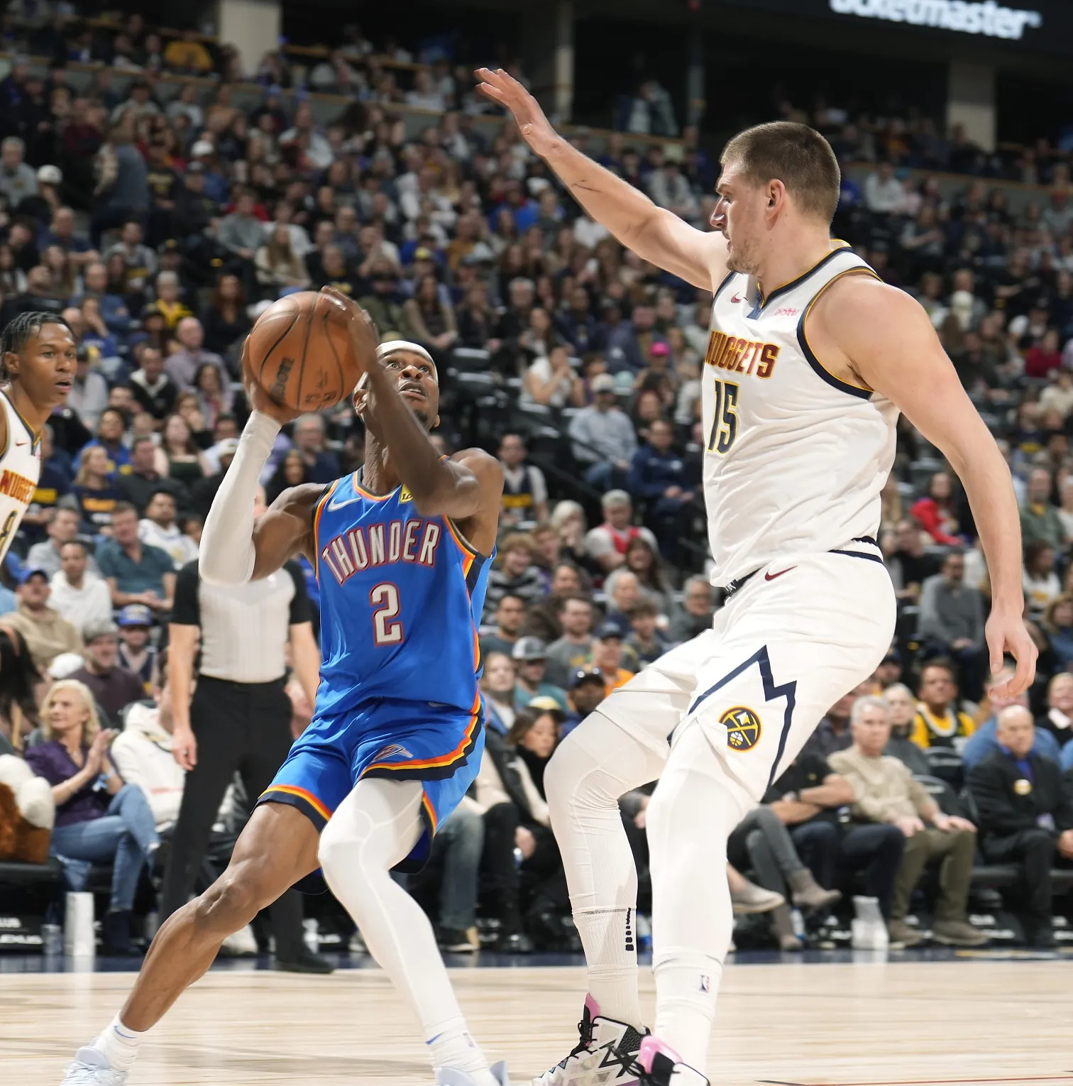 包含字母哥回归赛场，大胜首场状态亮眼，加拿大队观众沸腾！的词条